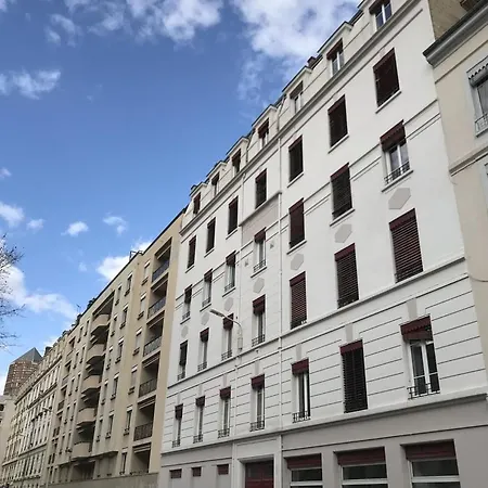 La De Leon D - Garibaldi Apartment